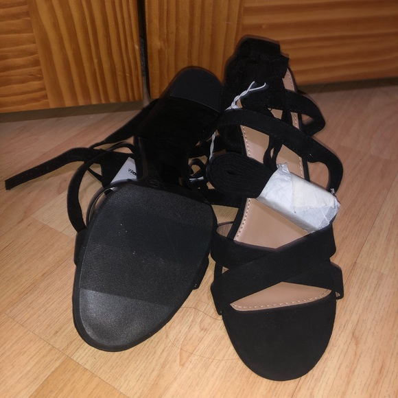NWT Black strappy size 9 heels - Picture 4 of 5